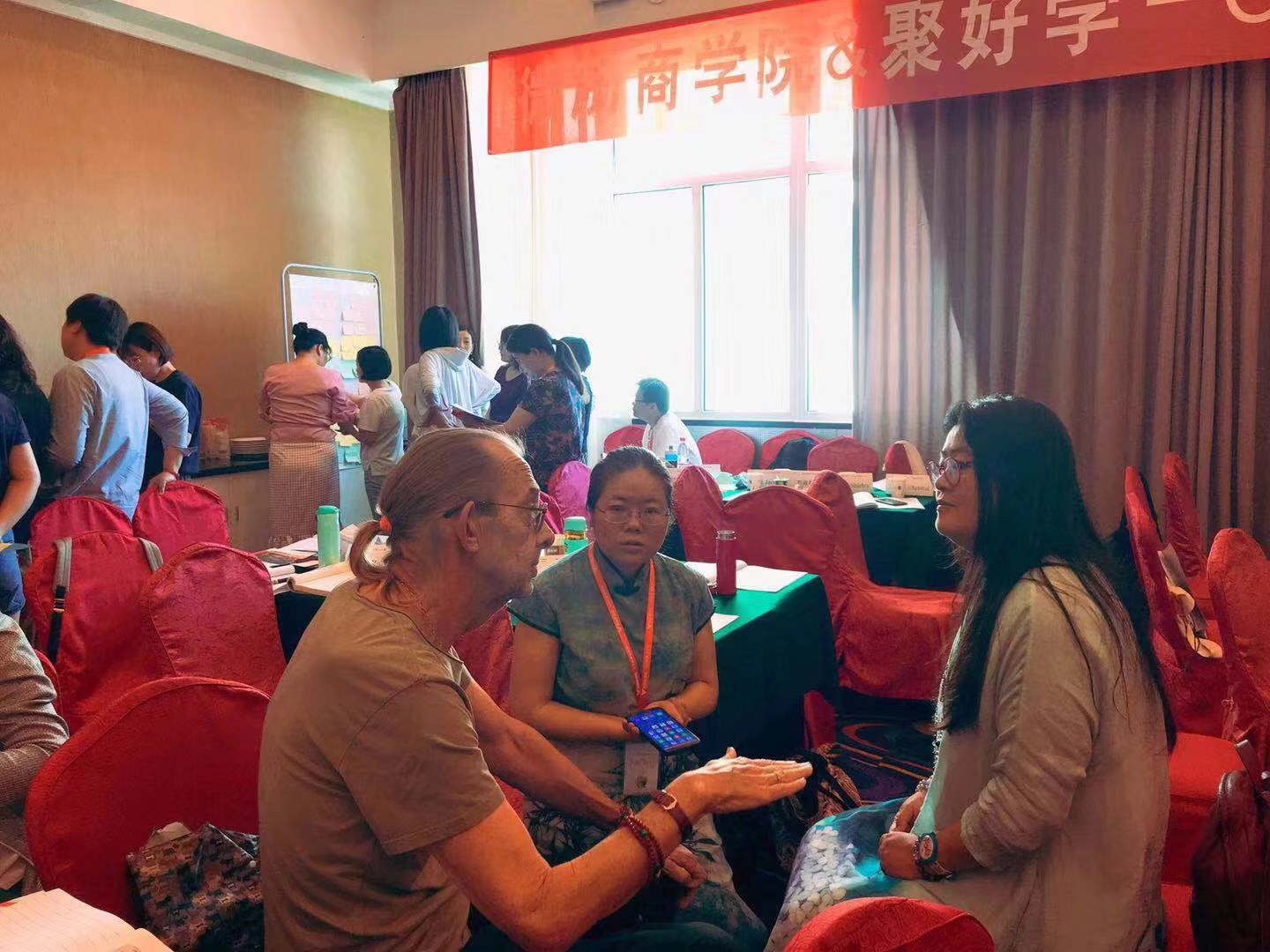 伊恩老师在中国工作的照片花絮