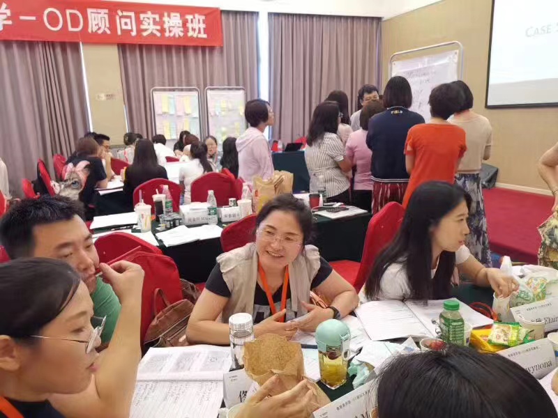 伊恩老师在中国工作的照片花絮