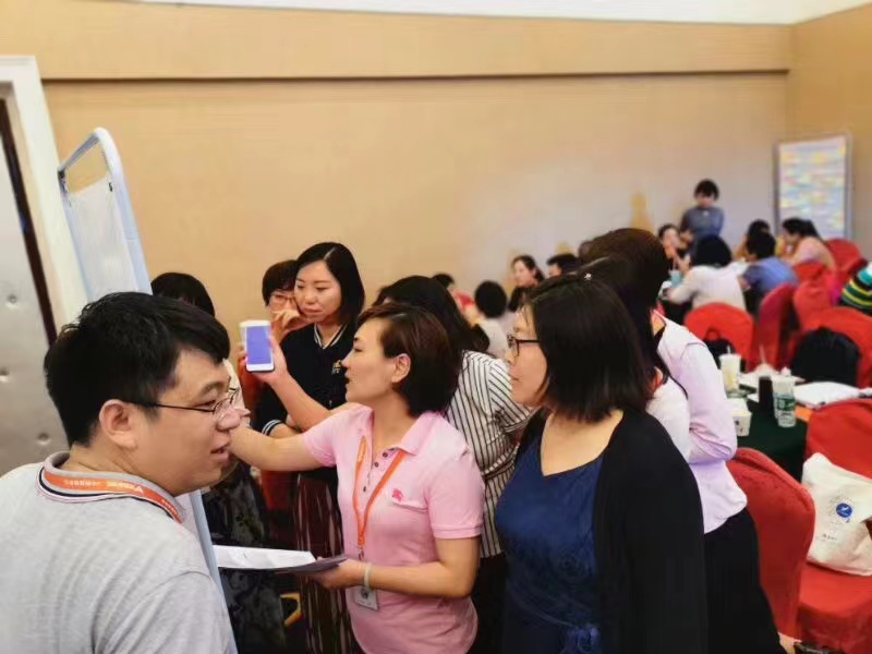 伊恩老师在中国工作的照片花絮
