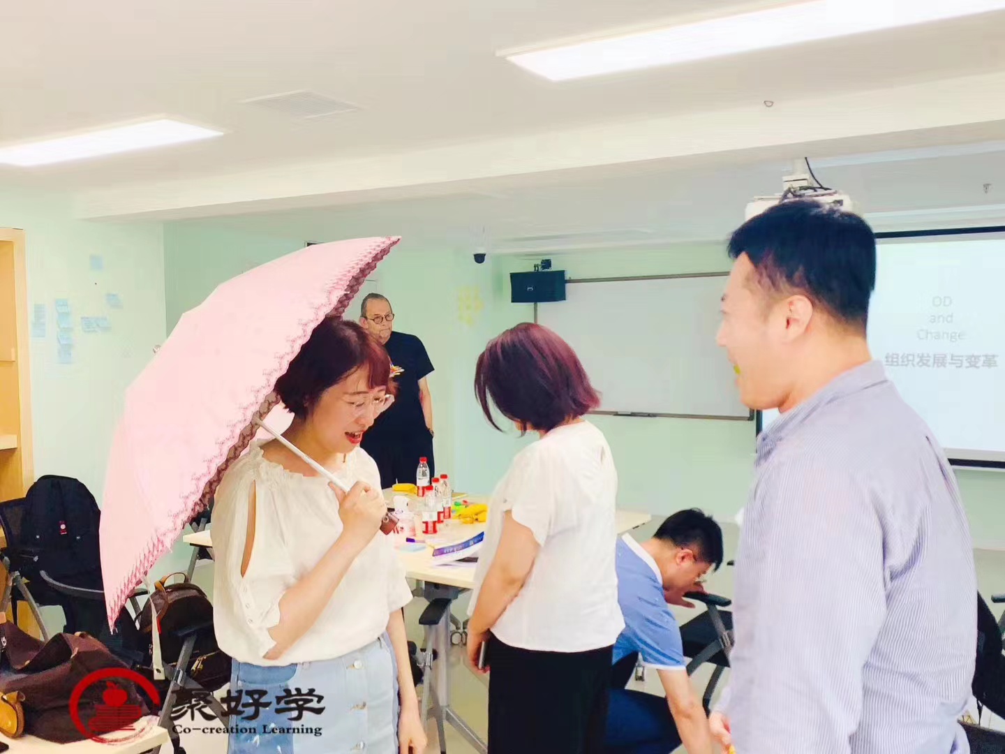 伊恩老师在中国工作的照片花絮